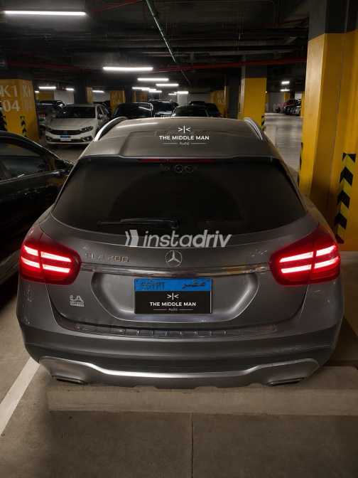 Mercedes GLA 200 2019 Gray Automatic Used for Sale in Greater Cairo ( Cairo + Giza) - 3
