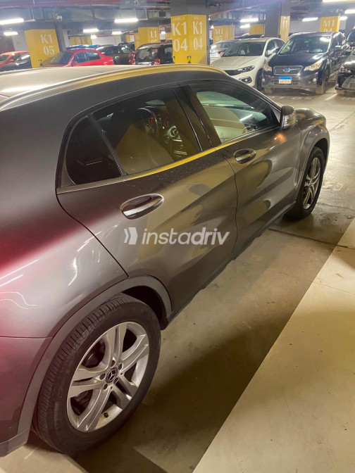 Mercedes GLA 200 2019 Gray Automatic Used for Sale in Greater Cairo ( Cairo + Giza) - 4