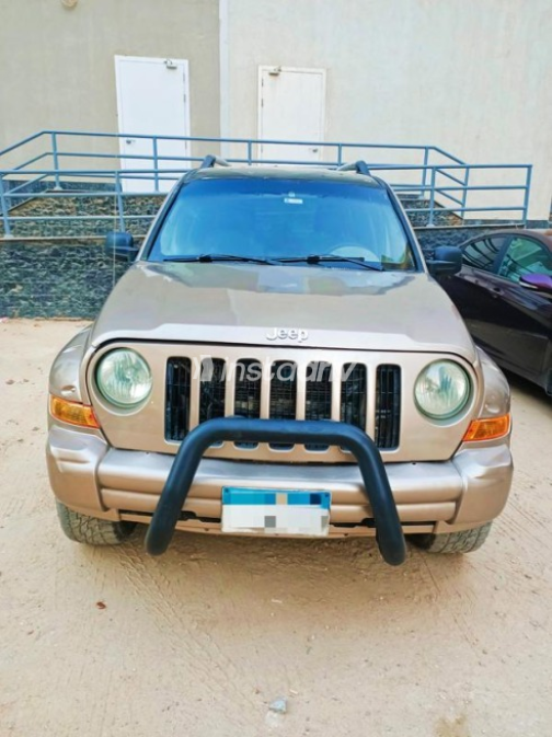 Jeep Liberty 2006 Gold Automatic Used for Sale in Cairo - 1