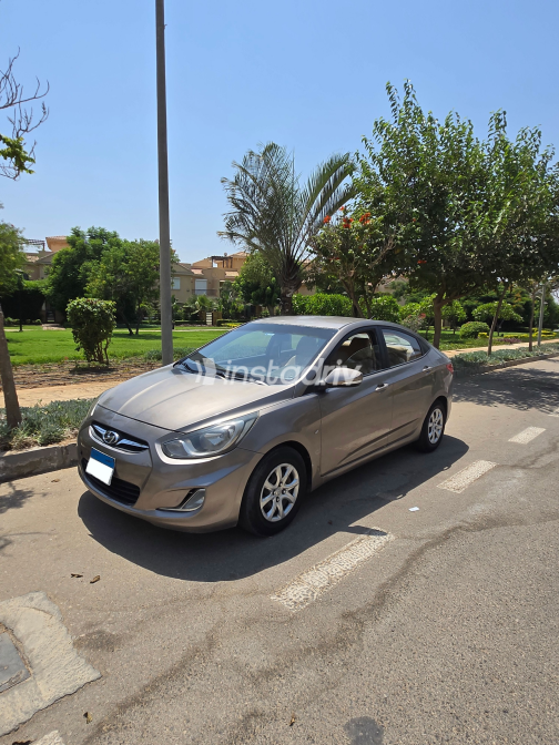 Hyundai Accent RB 2013 Bronze Automatic Used for Sale in Greater Cairo ( Cairo + Giza) - 3