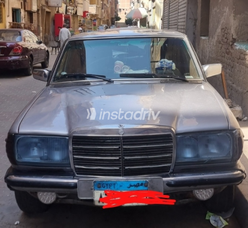 Mercedes E 200 1982 Silver Automatic Used for Sale in Greater Cairo ( Cairo + Giza) - 1