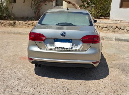 Volkswagen Jetta 2014 Champagne Automatic Used for Sale in Greater Cairo ( Cairo + Giza) - 2
