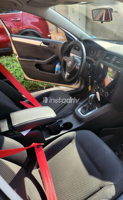 Volkswagen Jetta 2014 Champagne Automatic Used for Sale in Greater Cairo ( Cairo + Giza) - 3