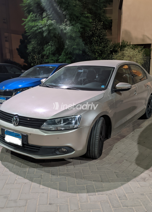 Volkswagen Jetta 2014 Champagne Automatic Used for Sale in Greater Cairo ( Cairo + Giza) - 6