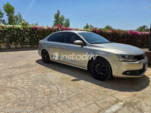 Volkswagen Jetta 2014 Champagne Automatic Used for Sale in Greater Cairo ( Cairo + Giza) - 8