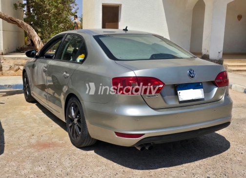 Volkswagen Jetta 2014 Champagne Automatic Used for Sale in Greater Cairo ( Cairo + Giza) - 9