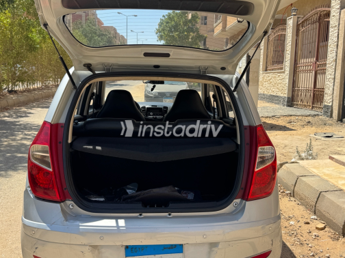 Hyundai I10 2014 Silver Automatic Used for Sale in Greater Cairo ( Cairo + Giza) - 1