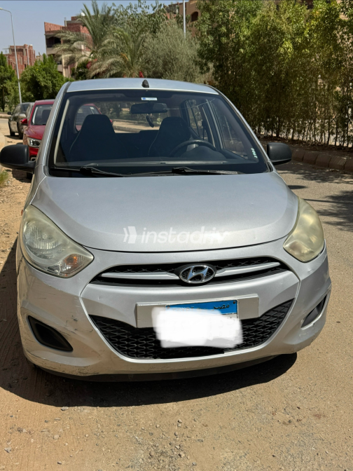 Hyundai I10 2014 Silver Automatic Used for Sale in Greater Cairo ( Cairo + Giza) - 2