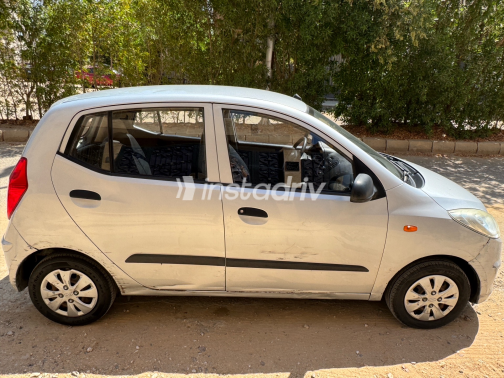 Hyundai I10 2014 Silver Automatic Used for Sale in Greater Cairo ( Cairo + Giza) - 5