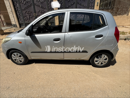 Hyundai I10 2014 Silver Automatic Used for Sale in Greater Cairo ( Cairo + Giza) - 6