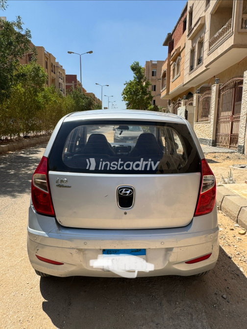 Hyundai I10 2014 Silver Automatic Used for Sale in Greater Cairo ( Cairo + Giza) - 7