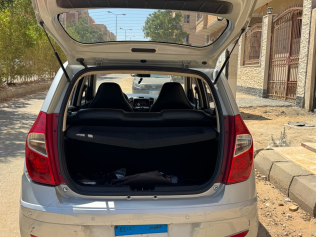 Hyundai I10 2014 Silver Automatic Used for Sale in Greater Cairo ( Cairo + Giza)