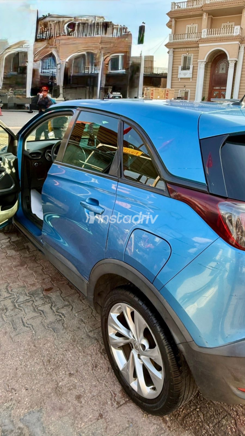 Opel Crossland 2019 Blue Automatic Used for Sale in Greater Cairo ( Cairo + Giza) - 3