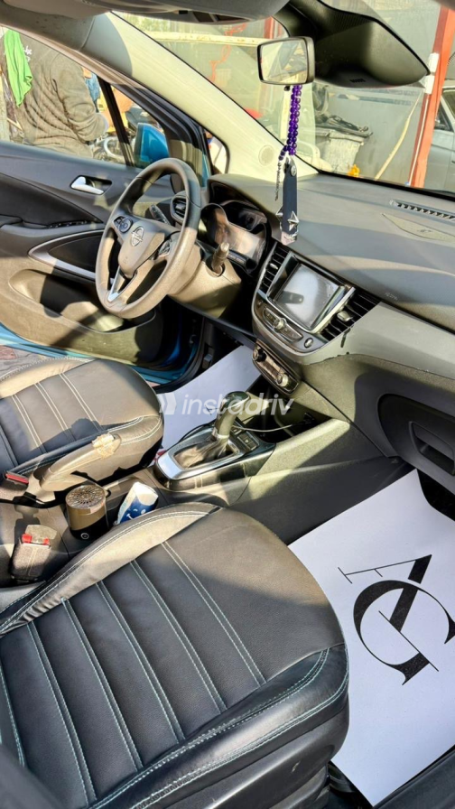Opel Crossland 2019 Blue Automatic Used for Sale in Greater Cairo ( Cairo + Giza) - 7