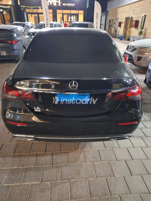 Mercedes E 300 2022 Black Automatic Used for Sale in Greater Cairo ( Cairo + Giza) - 7