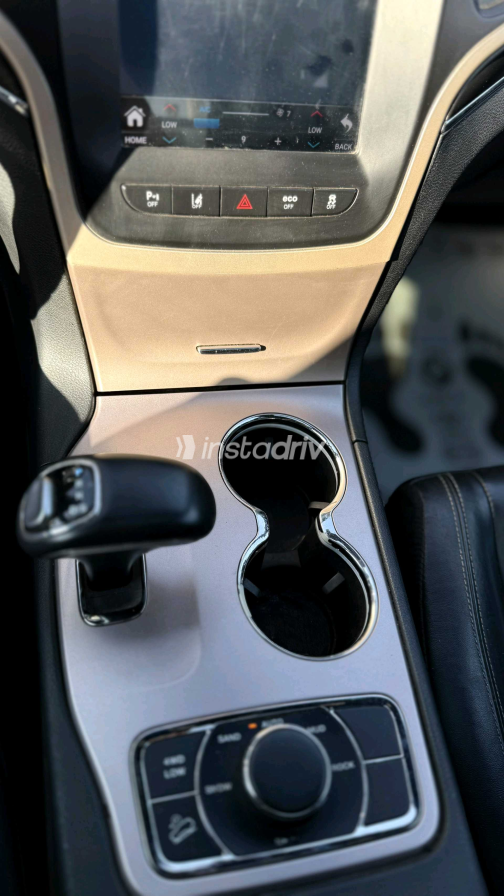 Jeep Grand Cherokee 2016 Black Automatic Used for Sale in Greater Cairo ( Cairo + Giza) - 6