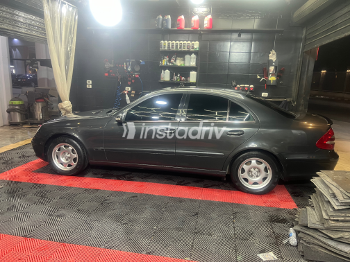 Mercedes E 240 2003 Dark Gray Automatic Used for Sale in Greater Cairo ( Cairo + Giza) - 9