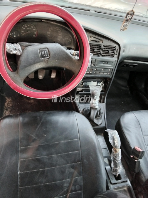 Peugeot 405 1990 Red Manual Used for Sale in Greater Cairo ( Cairo + Giza) - 9