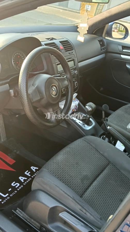 Volkswagen Jetta 2011 Blue Manual Used for Sale in Greater Cairo ( Cairo + Giza) - 2