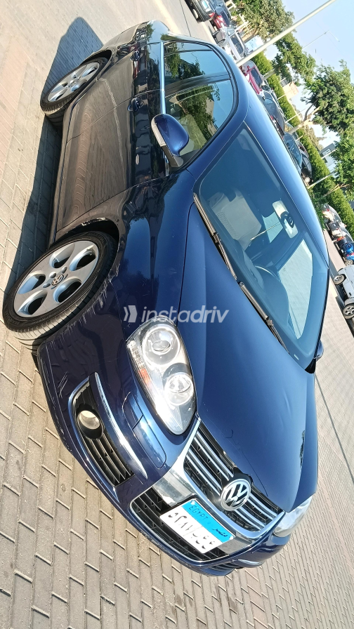 Volkswagen Jetta 2011 Blue Manual Used for Sale in Greater Cairo ( Cairo + Giza) - 3