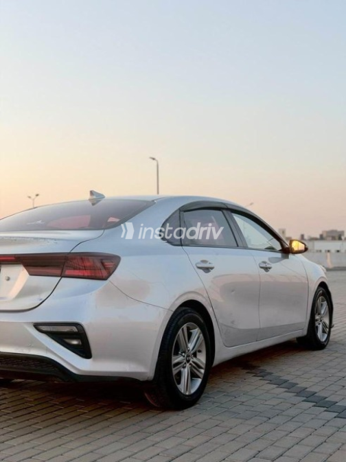 Kia Cerato 2019 Silver Automatic Used for Sale in Nasr city - 3