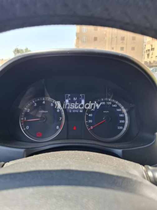 Hyundai Solaris 2017 Silver Automatic Used for Sale in Maadi - 3