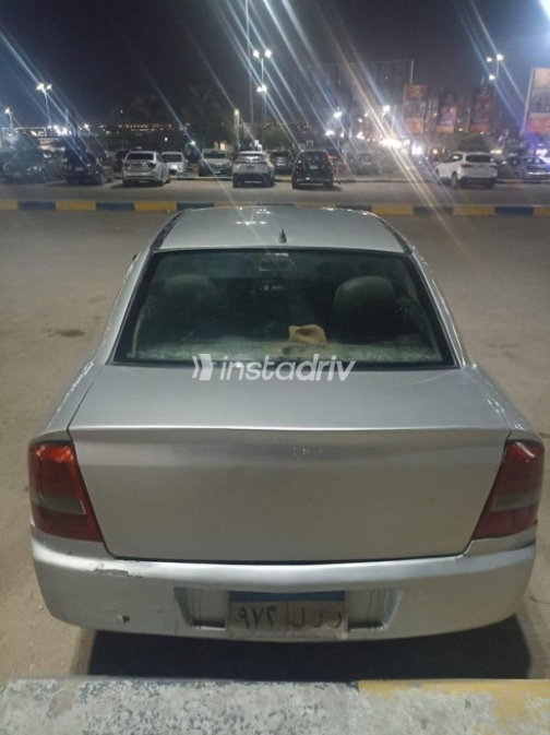 Opel Astra 2004 Silver Automatic Used for Sale in Greater Cairo ( Cairo + Giza) - 4