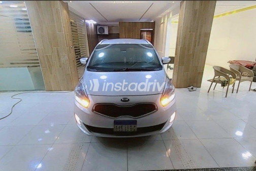 Kia Carens 2015 Silver Automatic Used for Sale in Kafr el-Sheikh - 6