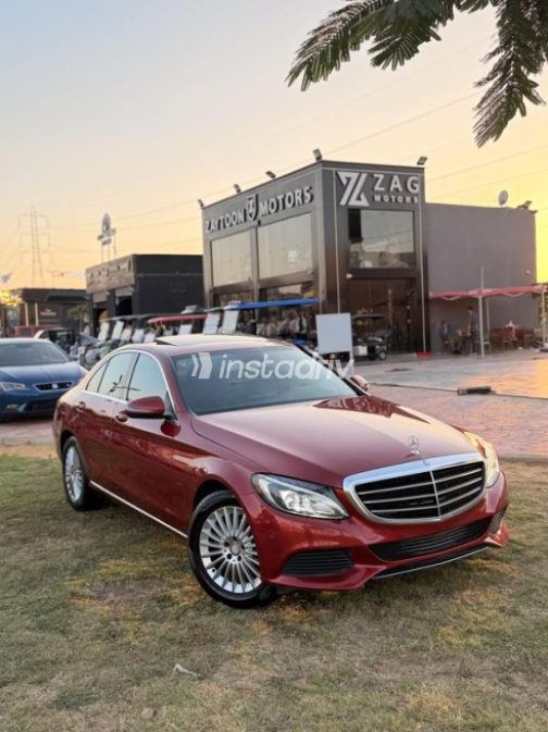 Mercedes C 180 2017 Red Automatic Used for Sale in Sheikh Zayed City - 3