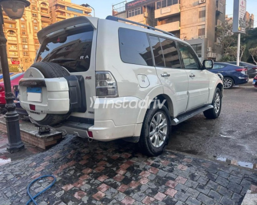 Mitsubishi Pajero 2014 White Automatic Used for Sale in Cairo - 4