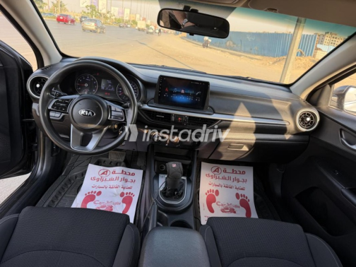 Kia Grand Cerato 2019 White Automatic Used for Sale in Greater Cairo ( Cairo + Giza) - 7