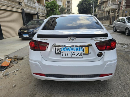 Hyundai Elantra 2020 White Automatic Used for Sale in Heliopolis - 6
