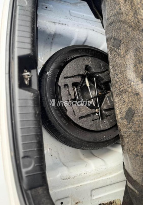 Hyundai Elantra 2020 White Automatic Used for Sale in Heliopolis - 9