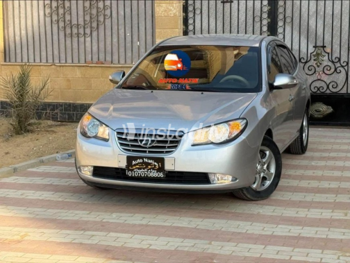Hyundai Avante 2010 Silver Automatic Used for Sale in Nasr city - 2