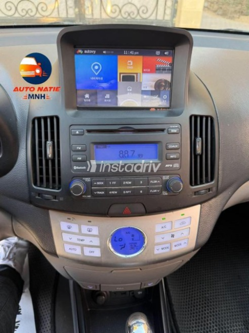 Hyundai Avante 2010 Silver Automatic Used for Sale in Nasr city - 4