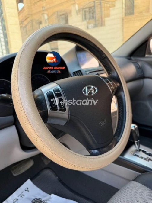 Hyundai Avante 2010 Silver Automatic Used for Sale in Nasr city - 5