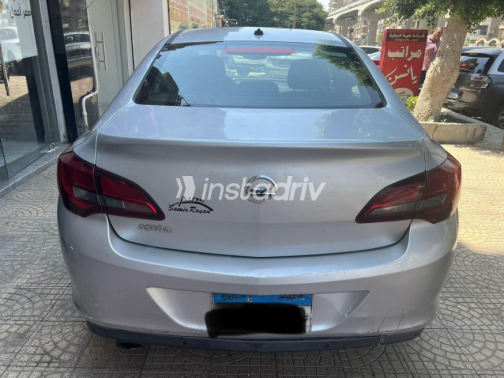 Opel Astra 2020 Silver Automatic Used for Sale in Nasr city - 4