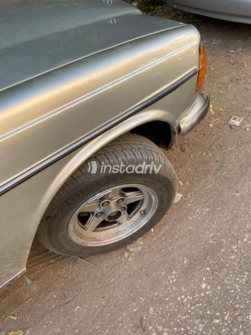 Mercedes 230 1984 Silver Automatic Used for Sale in Al Shorouk - 2