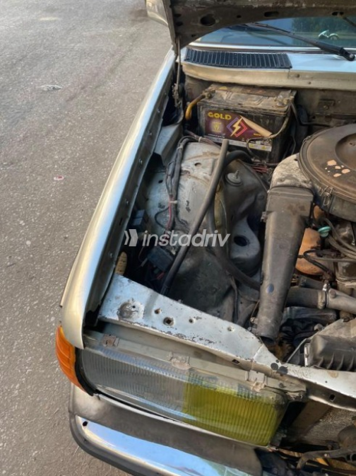 Mercedes 230 1984 Silver Automatic Used for Sale in Al Shorouk - 7