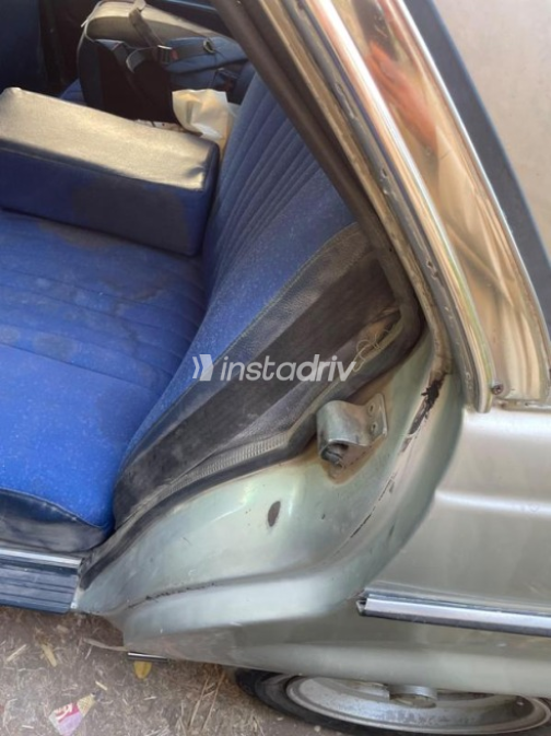 Mercedes 230 1984 Silver Automatic Used for Sale in Al Shorouk - 9