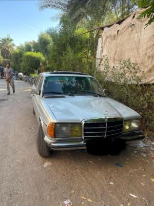 Mercedes 230 1984 Silver Automatic Used for Sale in Al Shorouk