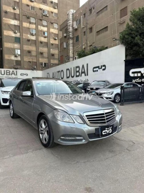 Mercedes E 250 2012 Gold Automatic Used for Sale in Nasr city - 2