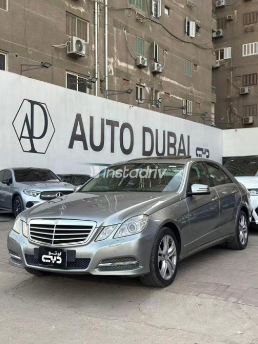Mercedes E 250 2012 Gold Automatic Used for Sale in Nasr city - 3