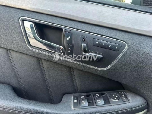 Mercedes E 250 2012 Gold Automatic Used for Sale in Nasr city - 4