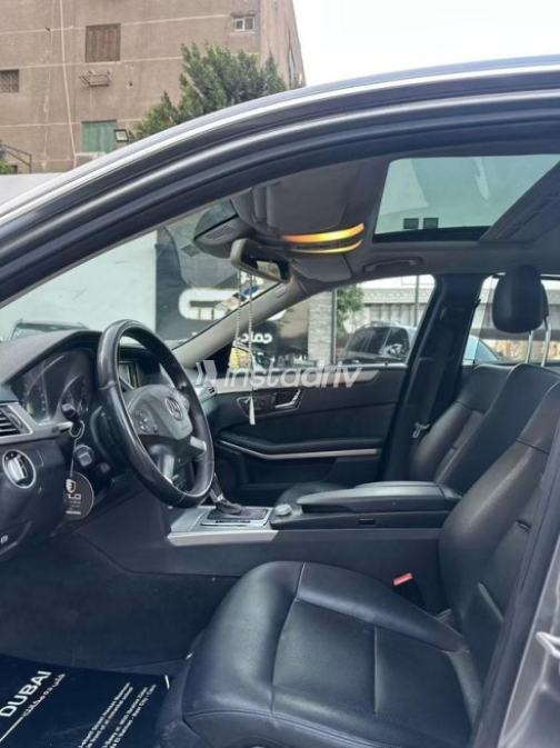 Mercedes E 250 2012 Gold Automatic Used for Sale in Nasr city - 6