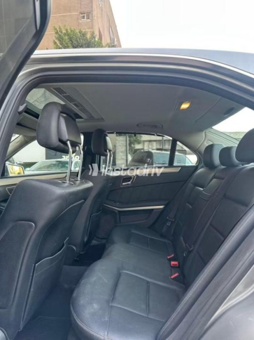 Mercedes E 250 2012 Gold Automatic Used for Sale in Nasr city - 7