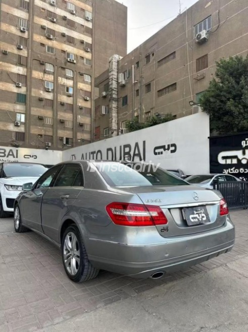 Mercedes E 250 2012 Gold Automatic Used for Sale in Nasr city - 8