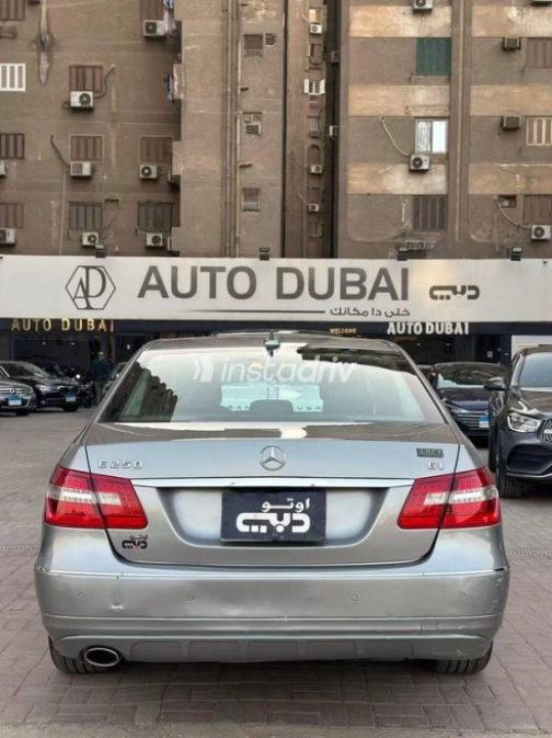 Mercedes E 250 2012 Gold Automatic Used for Sale in Nasr city - 9
