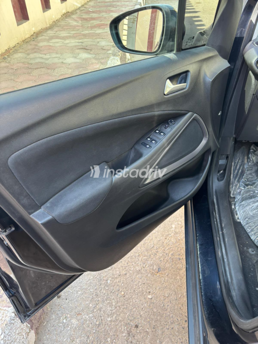 Opel Crossland 2020 White Automatic Used for Sale in Greater Cairo ( Cairo + Giza) - 2