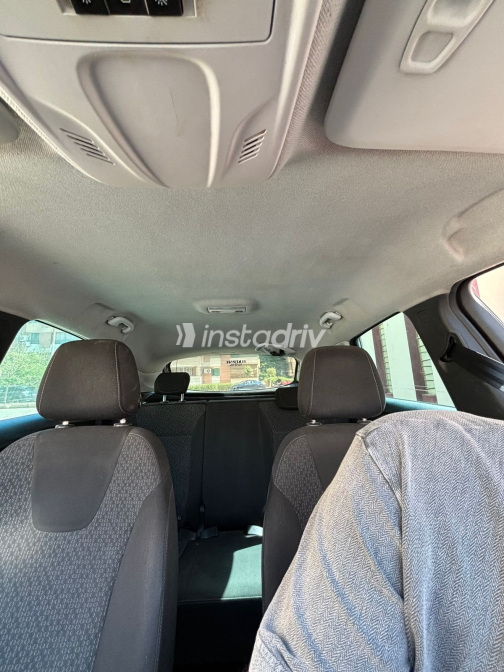 Opel Crossland 2020 White Automatic Used for Sale in Greater Cairo ( Cairo + Giza) - 7